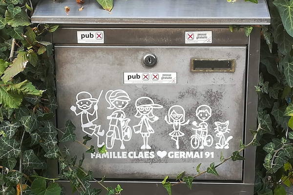 Happy family sticker brings life to mailbox