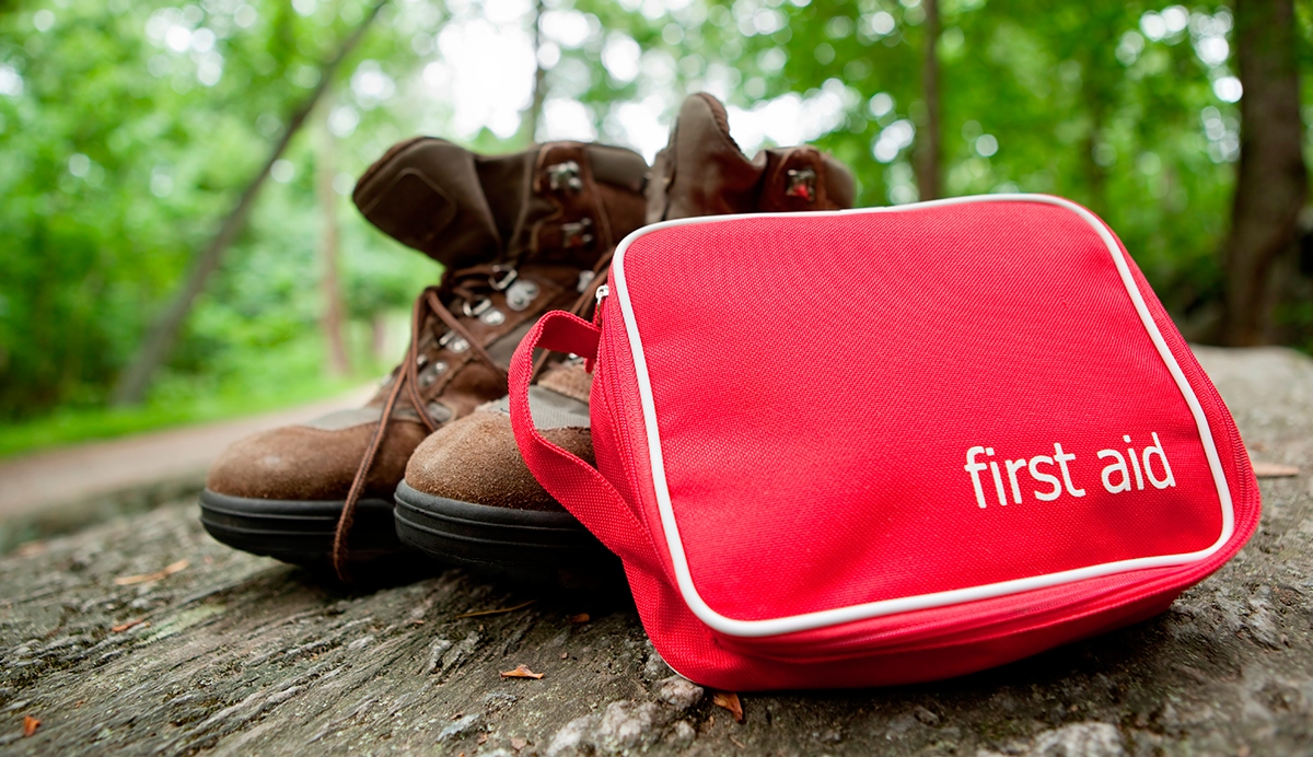 Trousse de premiers secours à emporter dans son sac à dos, en randonnée